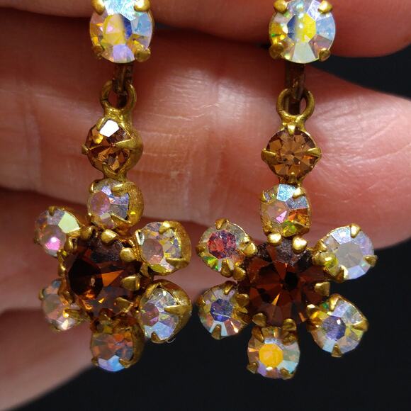 Vintage AB Rhinestone Drop Earrings, Gold Tone Screw Backs, 1950s Jewelry - Picture 10 of 10